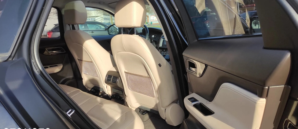 Jaguar F-Pace cena 88900 przebieg: 165200, rok produkcji 2017 z Kisielice małe 781